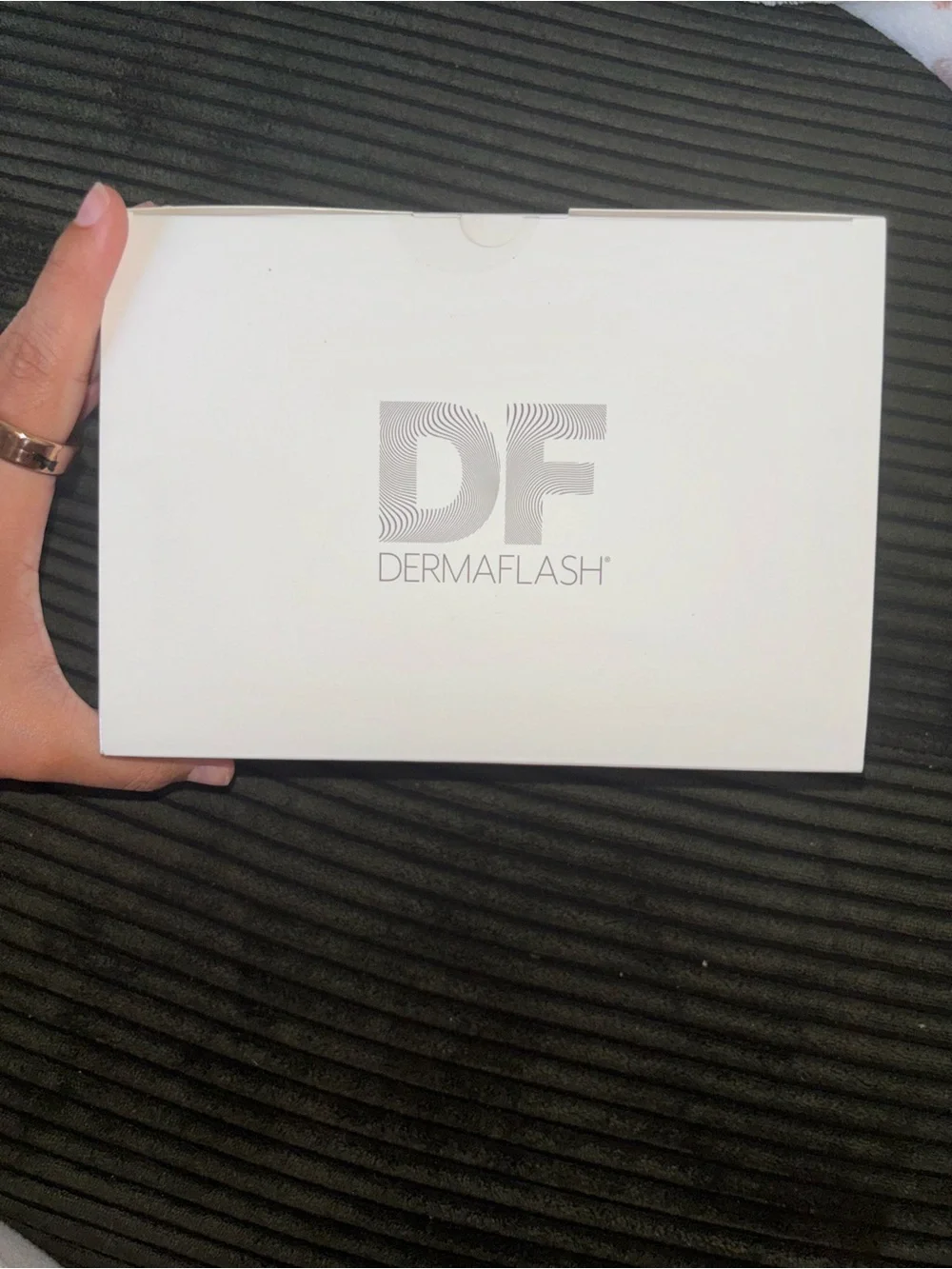Dermaflash Luxe+ Sonic Dermaplaning Device Limited Edition Rose Gold